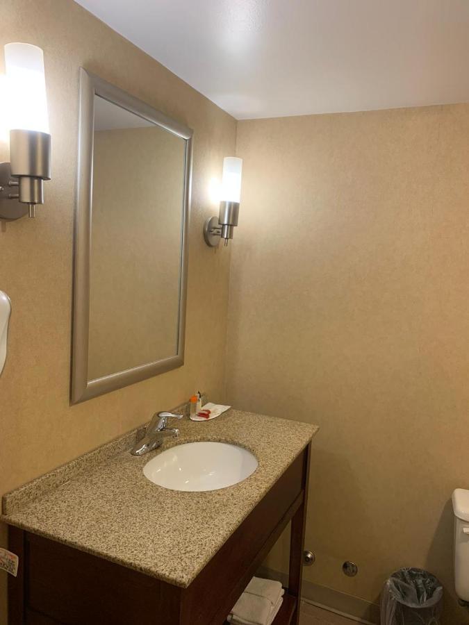 รามาดา บาย วินด์แฮม ไนแองการา ฟอลล์/ฟอลล์วิว Hotel ไนแอการาฟอลส์ ภายนอก รูปภาพ