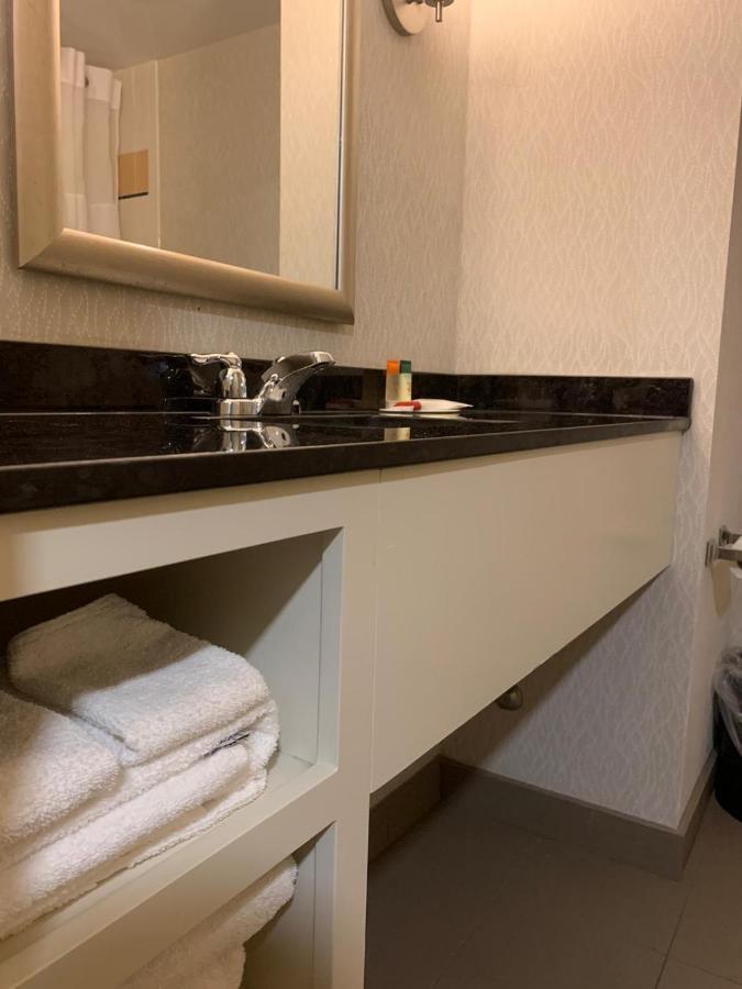รามาดา บาย วินด์แฮม ไนแองการา ฟอลล์/ฟอลล์วิว Hotel ไนแอการาฟอลส์ ภายนอก รูปภาพ
