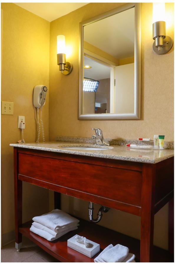 รามาดา บาย วินด์แฮม ไนแองการา ฟอลล์/ฟอลล์วิว Hotel ไนแอการาฟอลส์ ภายนอก รูปภาพ