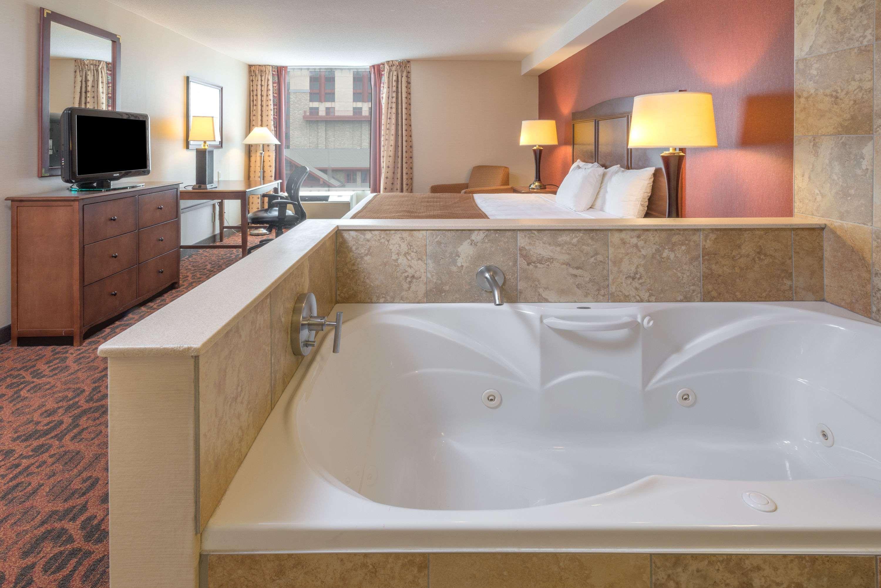 รามาดา บาย วินด์แฮม ไนแองการา ฟอลล์/ฟอลล์วิว Hotel ไนแอการาฟอลส์ ภายนอก รูปภาพ