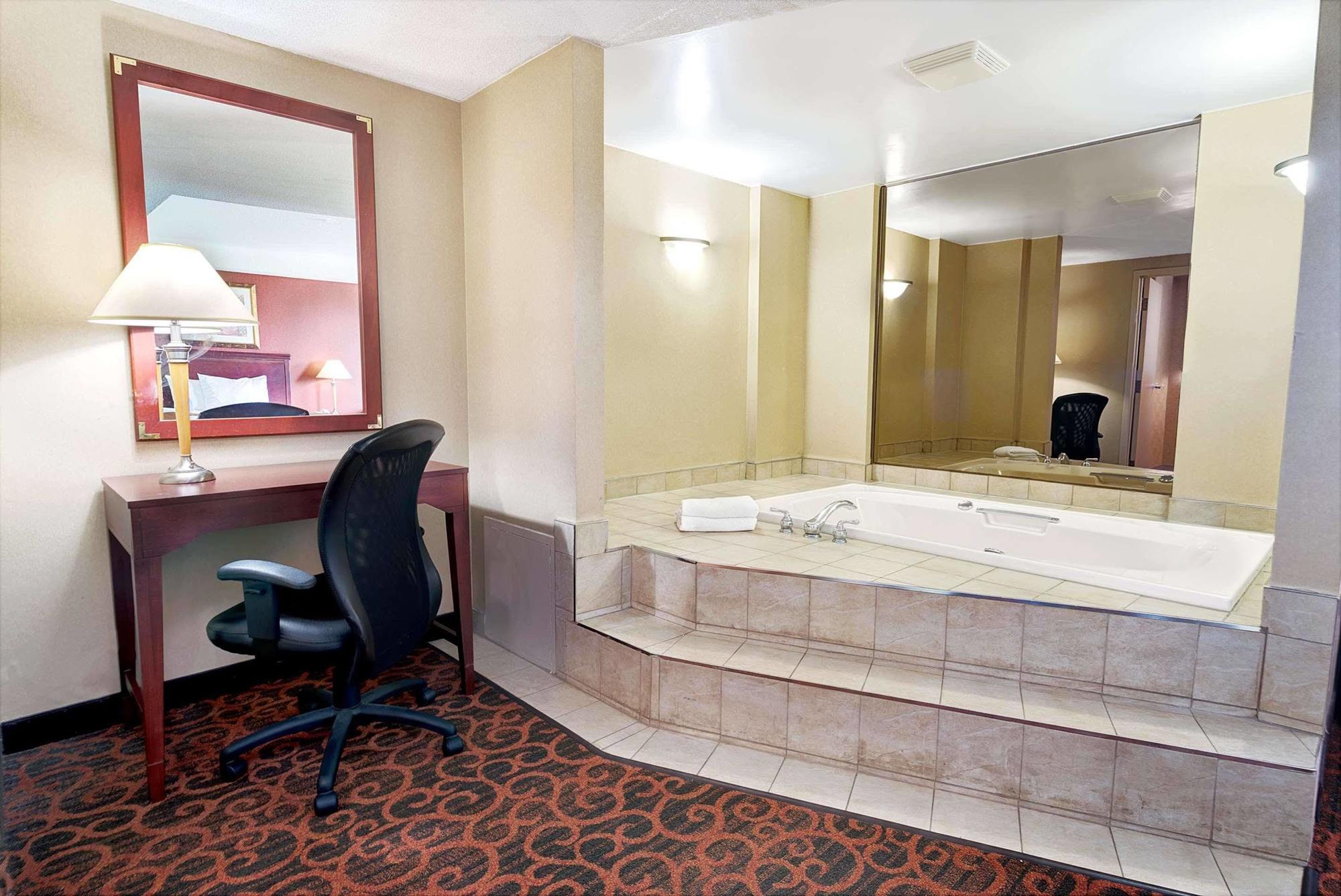 รามาดา บาย วินด์แฮม ไนแองการา ฟอลล์/ฟอลล์วิว Hotel ไนแอการาฟอลส์ ภายนอก รูปภาพ
